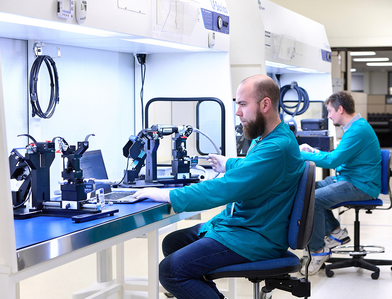 Complex MedTech cell with Fume Hood technology